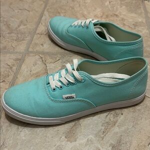 Van’s Women’s Teal Blue Lace Up Skateboarding Shoes.